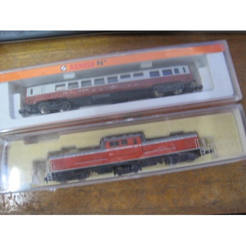 277A - A cased Arnold N 'N' gauge carriage and a Kato &)