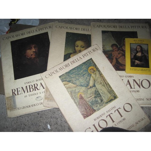 31 - A stack of books, mainly on Art, including x5 books featuring prints of Masters in Italian - includi... 
