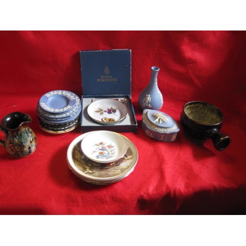 44 - A selection of Jasperware and other items