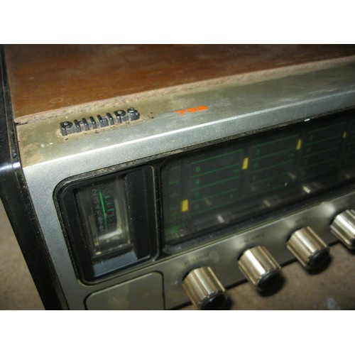 102 - A vintage Philips 732 Tuner/Amplifier, marked as working but untested by us