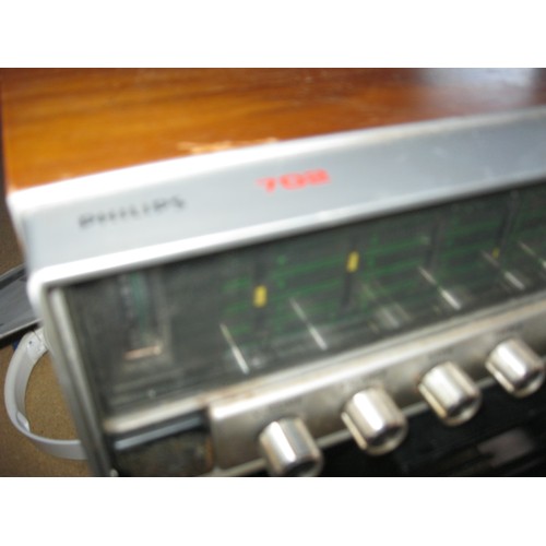 78 - A vintage Philips 702 Tuner/Amplifier