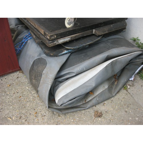 17 - A large inflatable rib with fittings, floors etc (approx 8ft)