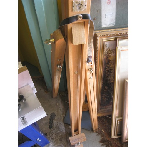 16 - An artist's easel