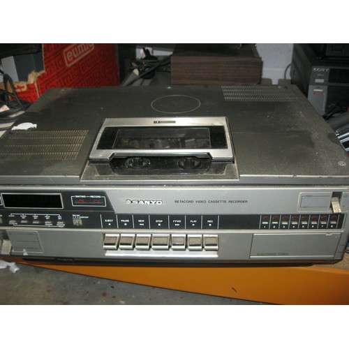 107B - A Sanyo Betacord Top-Loading Beta Video Cassette Recorder, untested but clock flashes and fascia lig... 