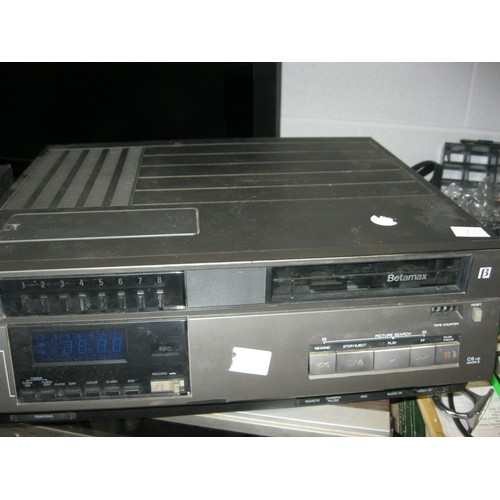 107C - A Sony C6 UB MkII Front Loading Betamax Video Cassette Recorder, powers on but otherwise untested