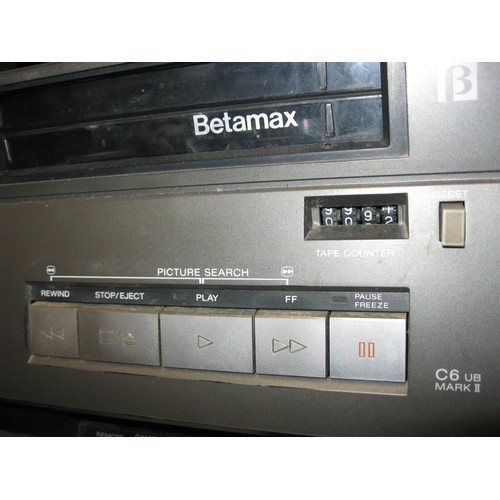 107C - A Sony C6 UB MkII Front Loading Betamax Video Cassette Recorder, powers on but otherwise untested