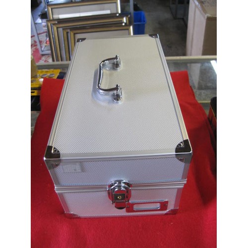 61 - Coin box for sets, with keys