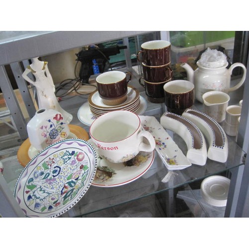 33 - A shelf of Poole Pottery items inc cream and gold 'Lillie' figurine, x2 plant pots and assorted cook... 