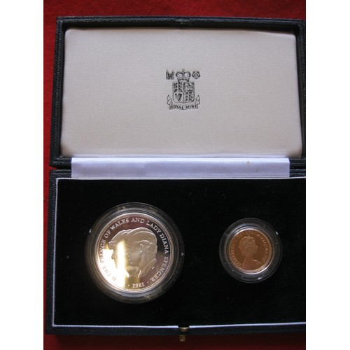 58 - A cased two coin commemorative set by Royal Mint featuring a 1981 proof gold sovereign and a Royal M... 