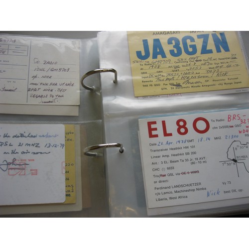 89 - A fgolder of 65+ vintage amateur radio QSL cards dating from the 1960s to the 1980s and including ca... 