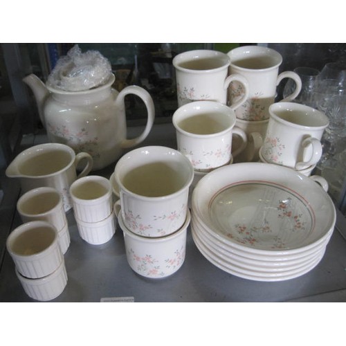 26 - A Biltons teaset and dinner service, plus an Aldridge dressing table set and various other items