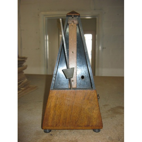 150 - An antique Maelzel Paquet metronome in working order, serial number 666034 which dates it between 19... 