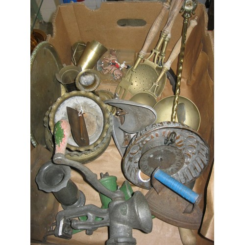 21 - A box of mixed brasswork and metalwork