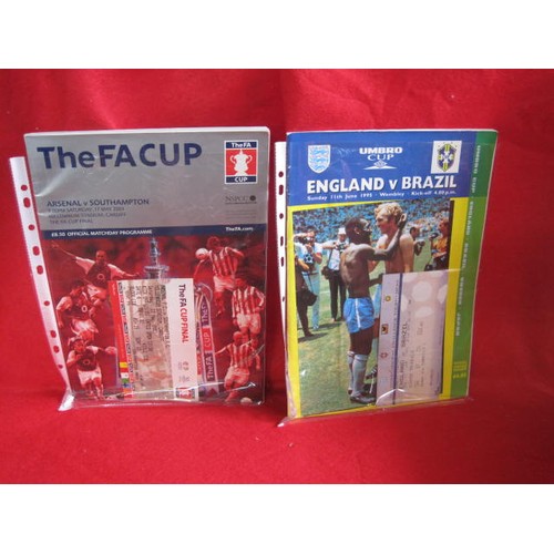 145 - 30 various football programmes from the 1970s, a selection of Southampton FC football programmes fro... 