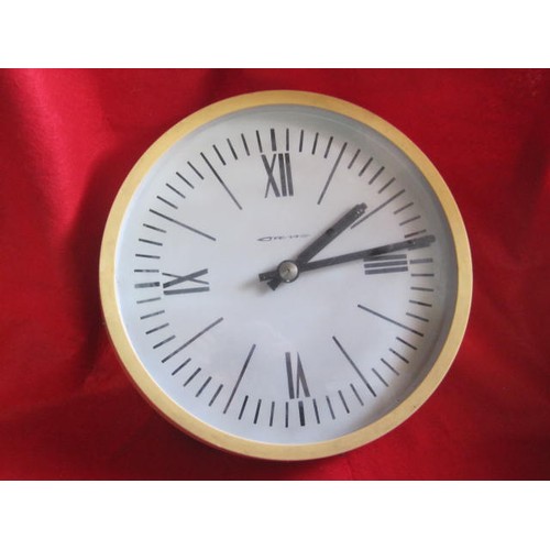 293 - A vintage round clock