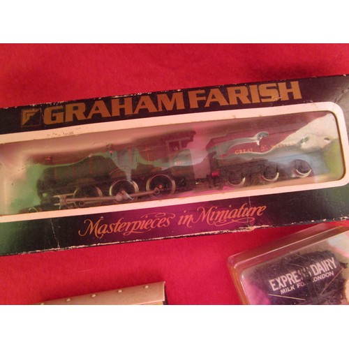 1012 - A Graham Farish boxed N gauge Hall Class engine 'Raveningham Hall' in Great Western colours, 3 GWR N... 