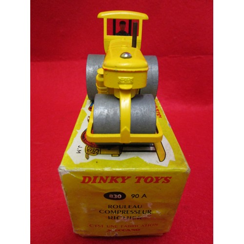 112 - Original (not Atlas) French Dinky Toys #830 Rouleau Compresseur Richier Steamroller, boxed. Box very... 