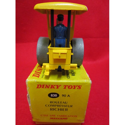 112 - Original (not Atlas) French Dinky Toys #830 Rouleau Compresseur Richier Steamroller, boxed. Box very... 