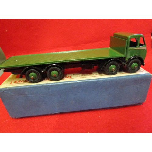 113 - Dinky Supertoys #502 Foden Flat Truck finished in rare green, boxed. Box very good with some foxing ... 