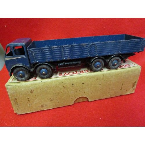 114 - An interesting Dinky Supertoys 503 Foden Flat Truck with Tailboard box (an early plain card example)... 