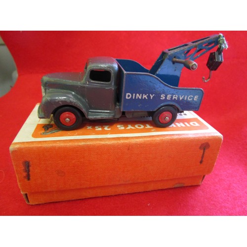 116 - A Dinky 25x Breakdown Lorry, boxed, original 'Dinky Service' decals, dark blue over grey, some wear ... 