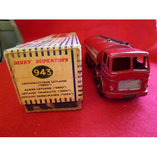 121 - Dinky Supertoys #943 Leyland Octopus Tanker - Esso, boxed, original decals, very nice original condi... 