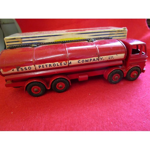 121 - Dinky Supertoys #943 Leyland Octopus Tanker - Esso, boxed, original decals, very nice original condi... 