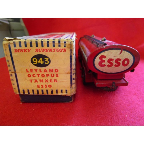 121 - Dinky Supertoys #943 Leyland Octopus Tanker - Esso, boxed, original decals, very nice original condi... 