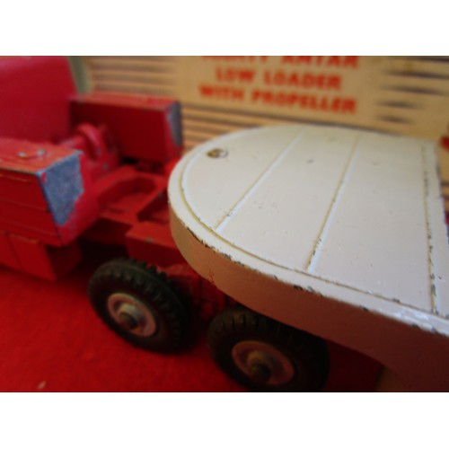 122 - Dinky Supertoys #986 Mighty Antar Low Loader with Propeller, boxed, some wear to paint and chips thr... 