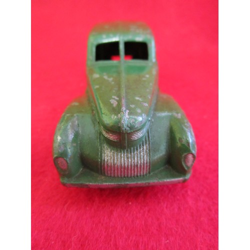 133 - Dinky Toys 39e Chrysler in green. Unboxed. Some chips to paintwork as per pictures, but original fin... 