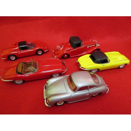 140 - A selection of 5 modern Matchbox Dinky Toys comprising 2 x Jaguar E-Types, a Ferrari 246GTS, a Porsc... 