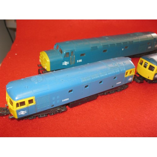 1031 - A pair of Lima 205114a Class 33 D6524 in British Rail blue livery and a Jouef 8912 Class 40 D285 in ... 