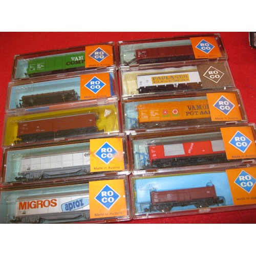 1062 - A collection of 10 N gauge Roco International goods wagons, all cased and in excellent order, compri... 