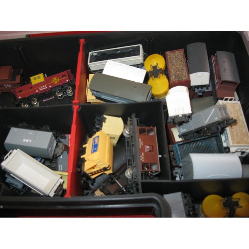 1070 - A hobby case filled with N gauge wagons by various manufacturers