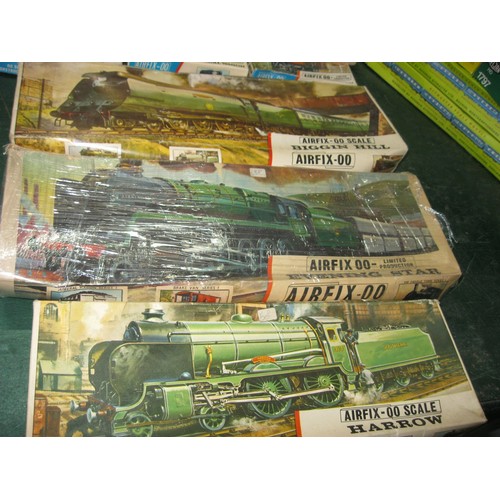 1303 - An assortment of 9 Airfix model railways comprising 3 OO/HO Raiway engines - the Schools Class engin... 