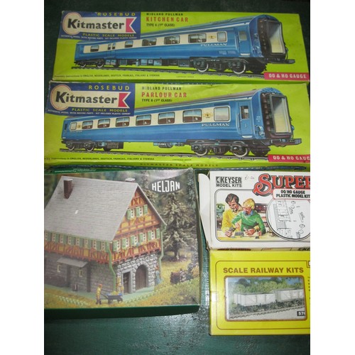 1304 - A pair of Rosebud Kitmaster models of Midlands Pullman Carriages, one a type 4 Kitchen Car and the o... 