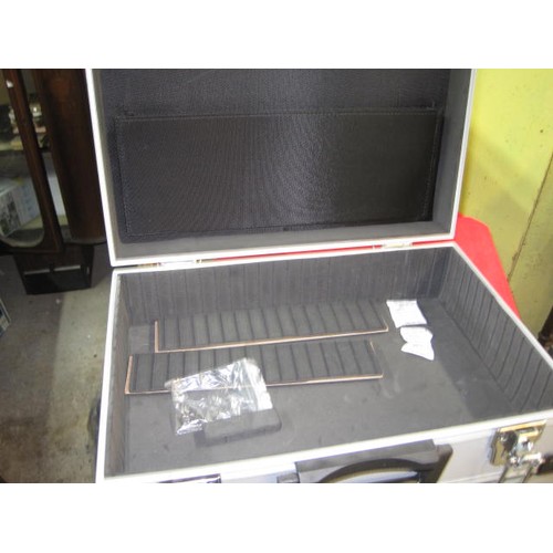 30 - A collectors' aluminium case with x2 keys