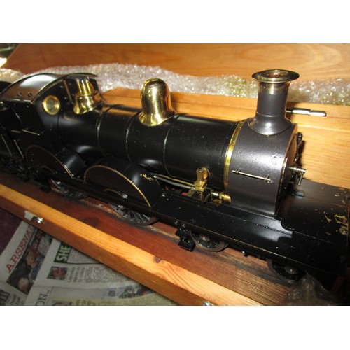 1103 - Aster style 4 4 0 1 gauge spirit fired live steam locomotive  in carry woodeen box with handle .
Thi... 