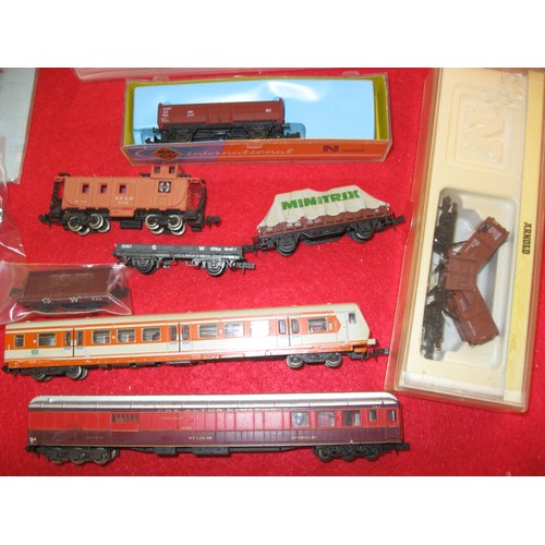 1013 - An assortment of N gauge wagons and coaches by various manufacturers including Arnold, Roco etc plus... 