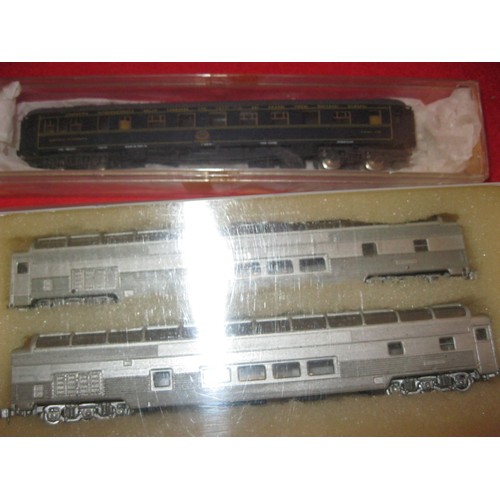 1013 - An assortment of N gauge wagons and coaches by various manufacturers including Arnold, Roco etc plus... 