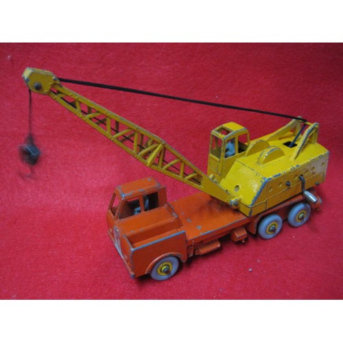 190 - Dinky toys 20 ton lorry in good condition complete with Jib.