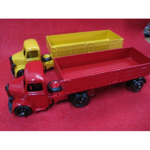 197 - 2 Dinky Bedford 6-wheel small articulated lorry in mint condition