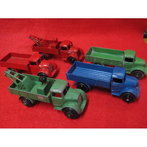 204 - 5 Dinky 22c flatbed trucks in good condition 2 with pick up jib and spotlight 
2 red 2 green and 1 b... 