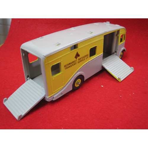 251 - Dinky 979 Horse box in Yellow and Grey Newmarket Racehorse transport in great condition