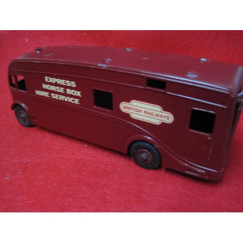 275 - Dinky Express Horse Box British rail in good original condition