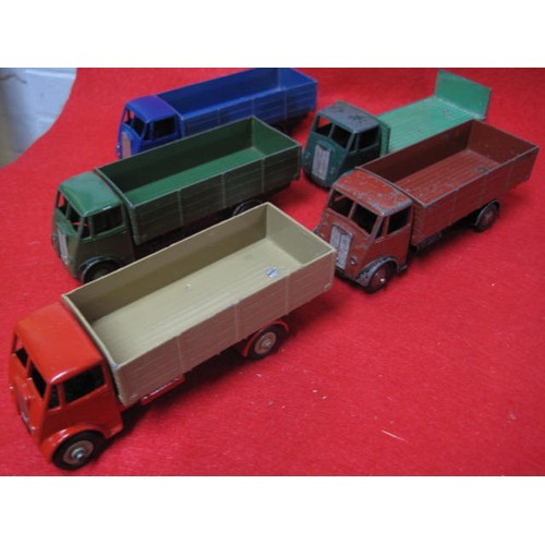 276 - 5 Guy Rigid axle trucks 4 with sides 1 open sides .1 in twin tone Red and Beige 13 green and one blu... 