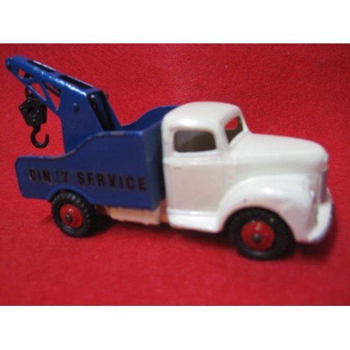 281 - Dinky Service recovery vehicle with crane hook in Blue .Very good condition.