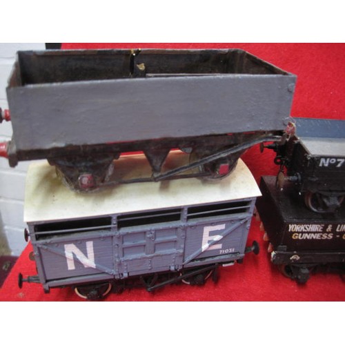 1108 - An O Gauge Tank Engine mounted on OO Gauge running gear, plus a pair of wagons - one a 'Devenish' ta... 