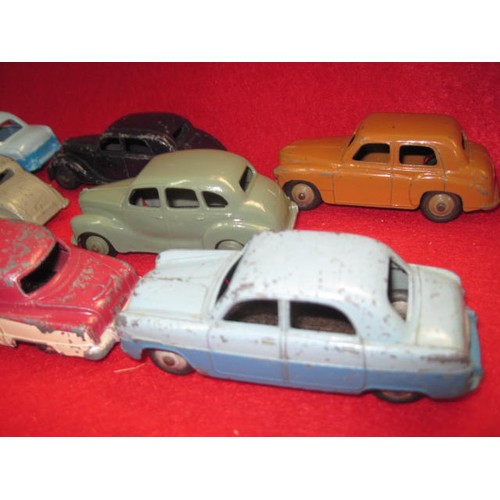 96 - A selection of 8 vintage Dinky cars comprising 172 Studebaker, playworn: 162 Ford Zephyr Playworn, a... 