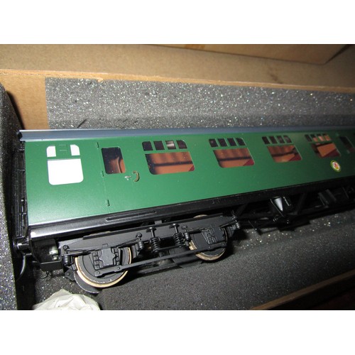 1115 - Chinese professional  commercial built O gauge Southern coach in original box unused numbered S3826